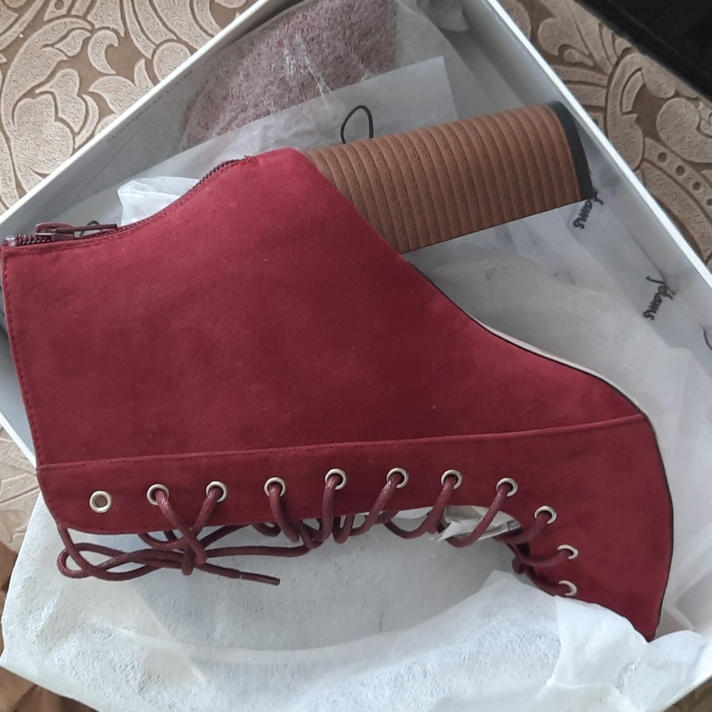 NIB J Adam's Chunky Boot Heel